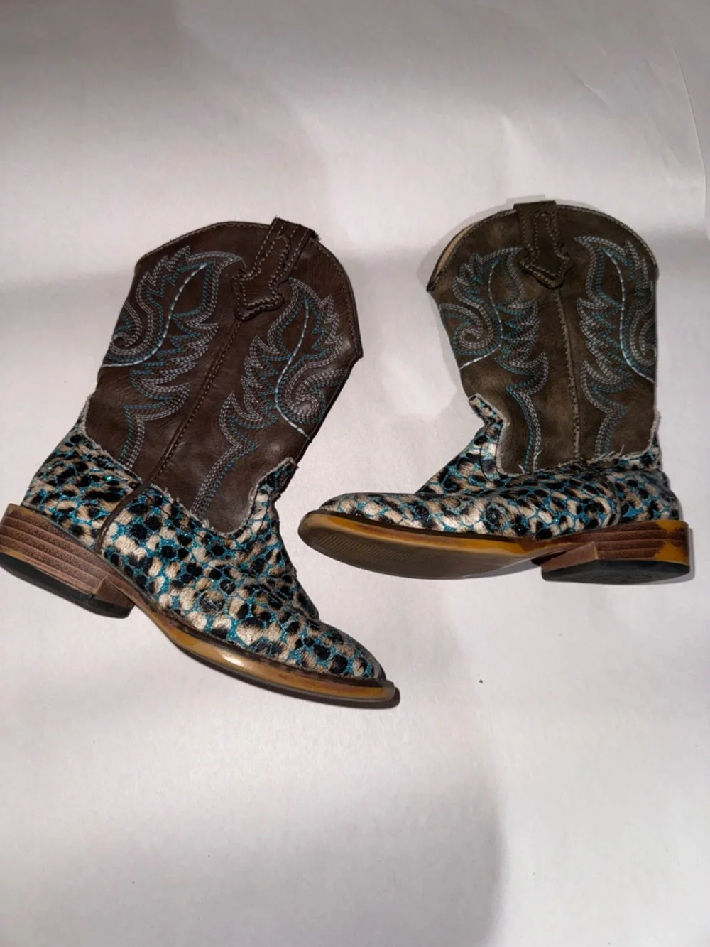Roper girls' boots featuring a turquoise glitter leopard square toe size 9